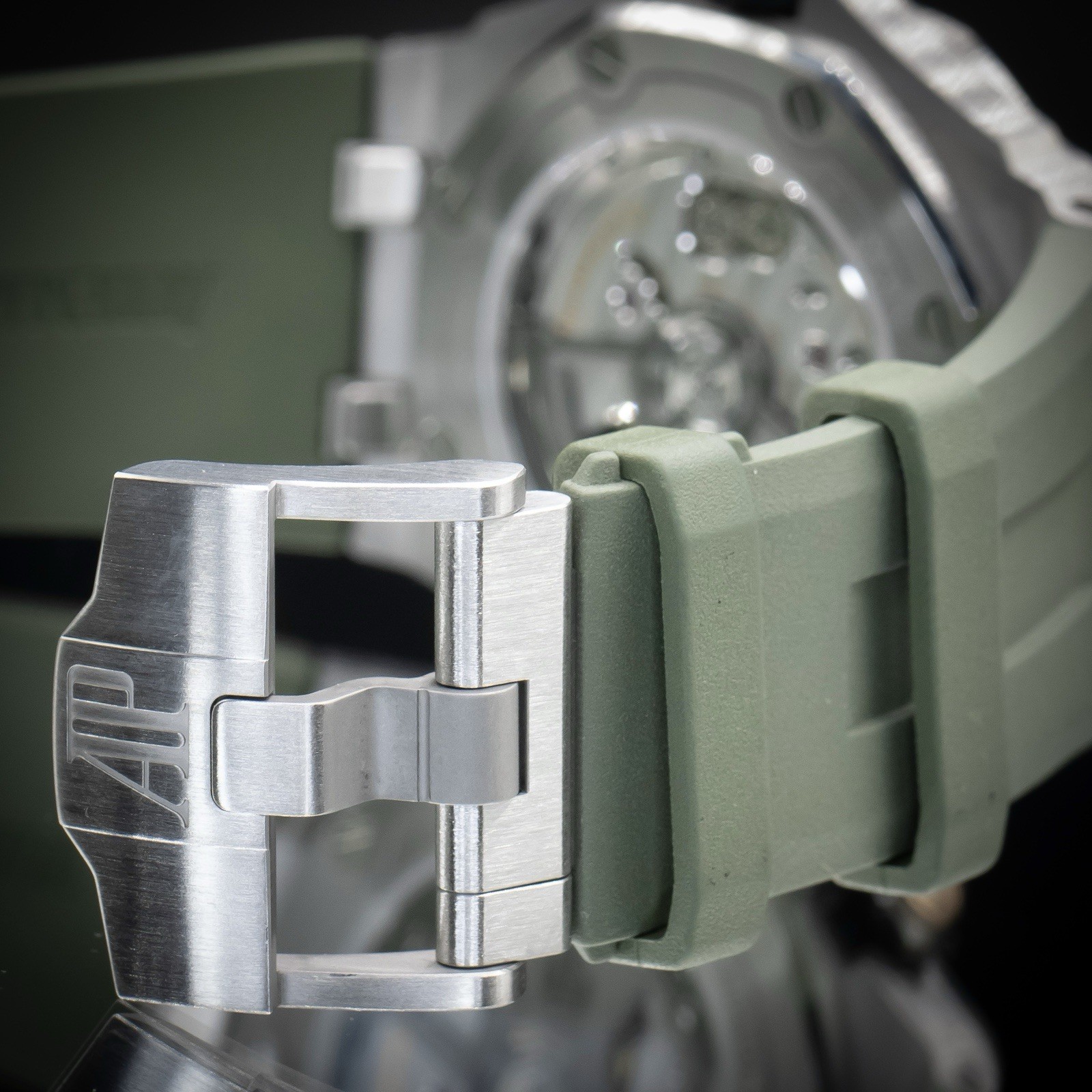 AUDEMARS PIGUET Royal Oak Offshore “Khaki” Diver 42 | Ref. 15720ST | Full Set