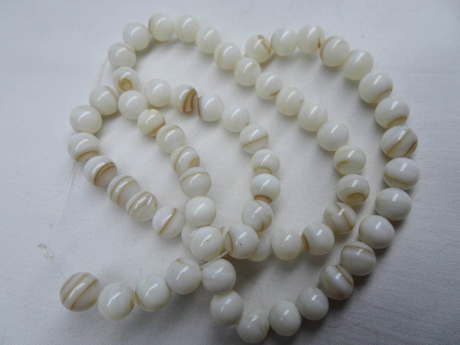 14 1/4″ Strand Smooth White Sardonyx 5mm Round Stone Beads A675 DNG