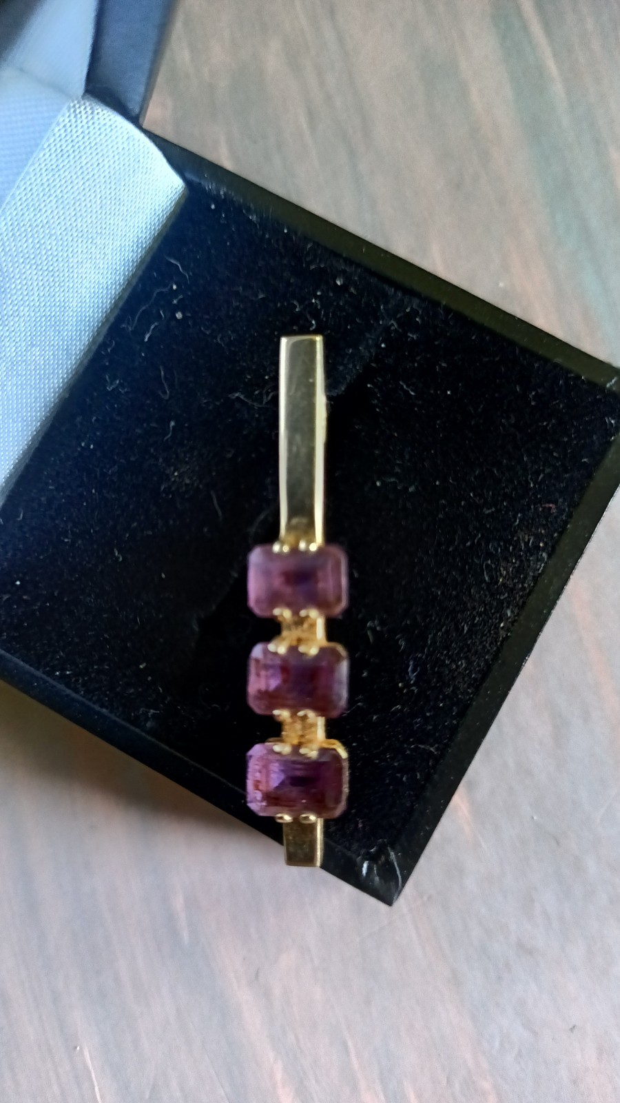 14 kt Gold and amethyst bar pendant 2.4 grams