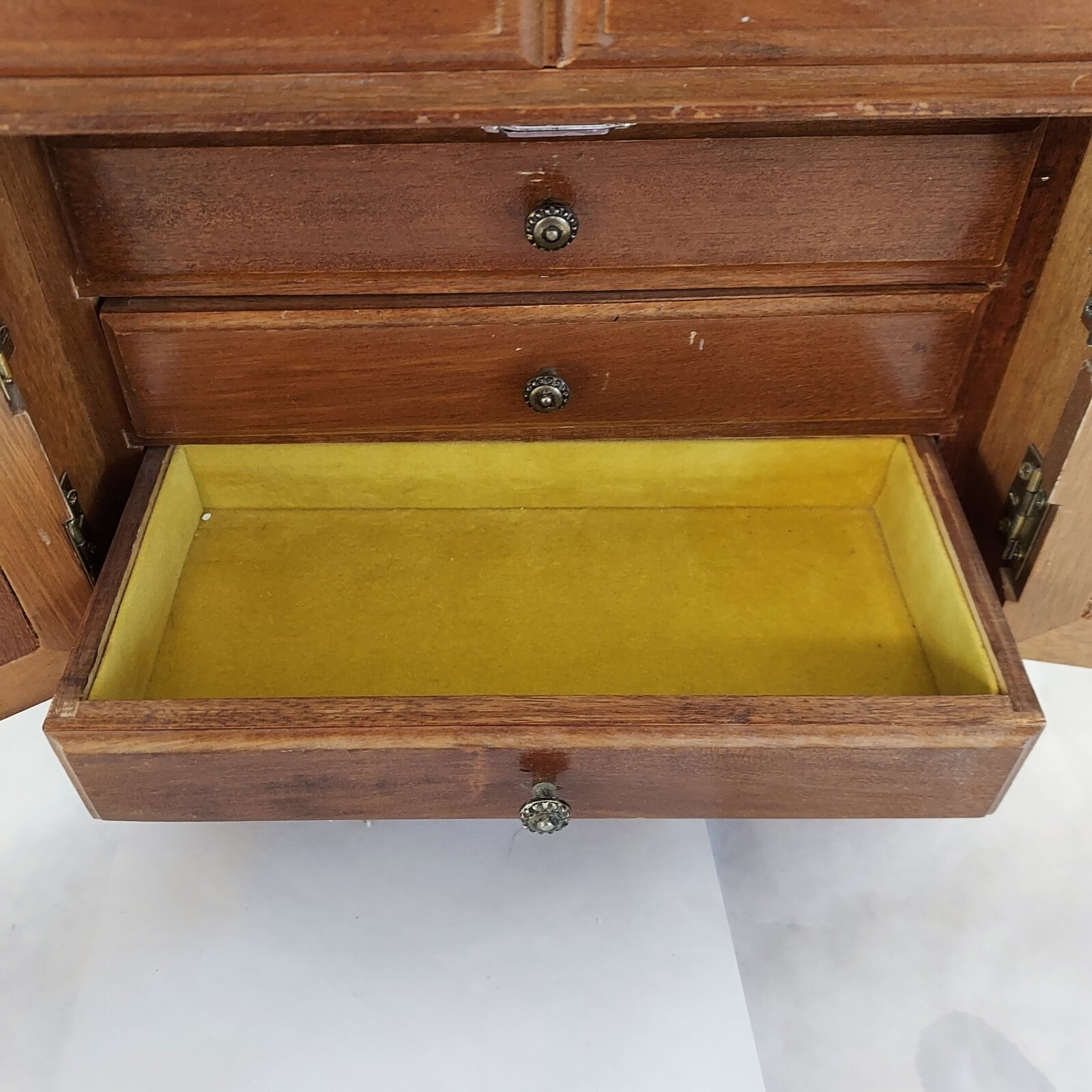 Retro Early American Look Tabletop Jewelry Box Chest 5 Compartments Diamond Door