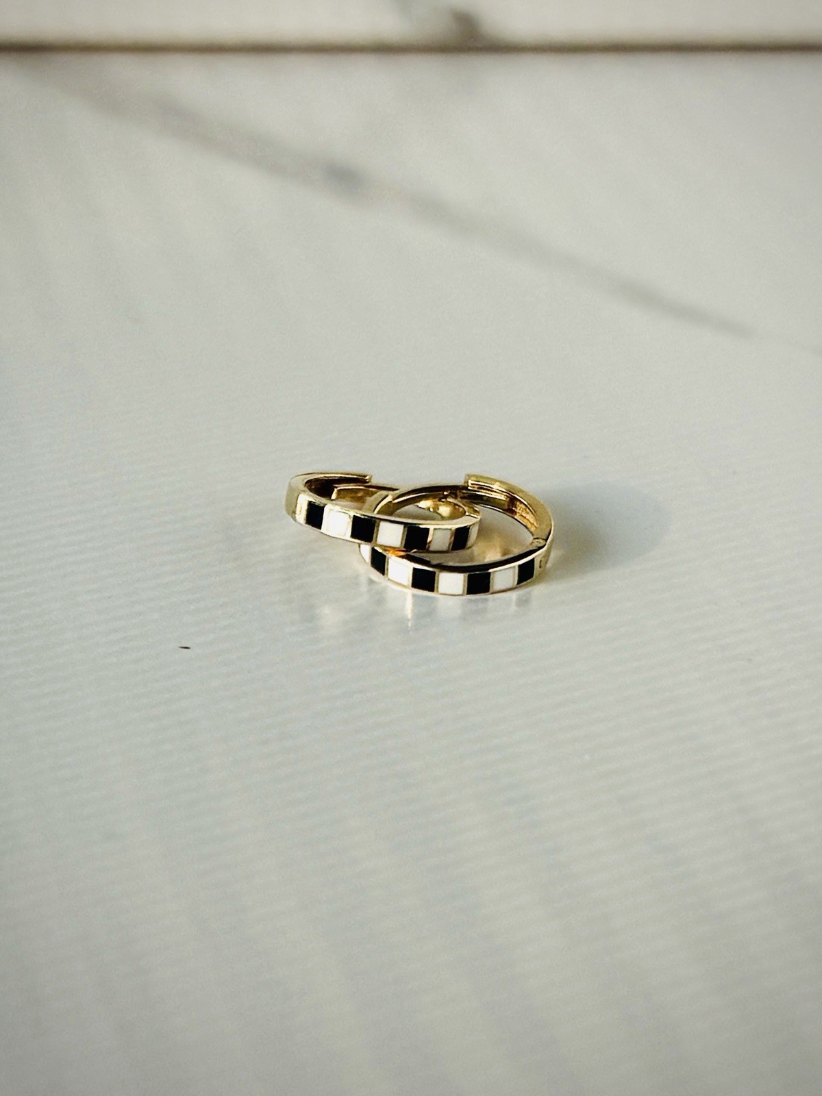 14K Yellow Gold Black & White Checkers Enamel Huggie Hoop Earrings Real Jewelry