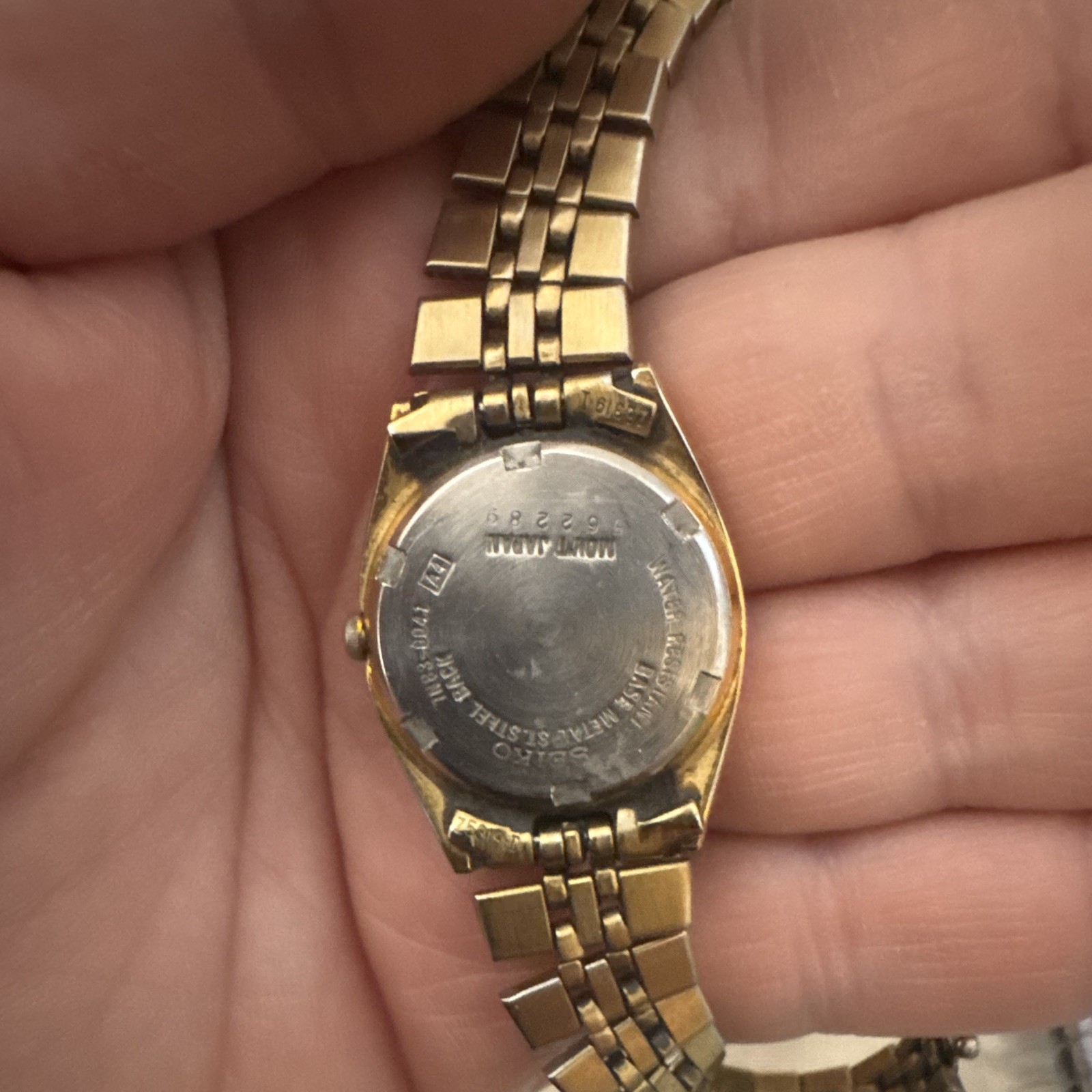 Seiko Women’s Quartz Day/Date Wristwatch Black Dial Gold Tone Metal nonworking
