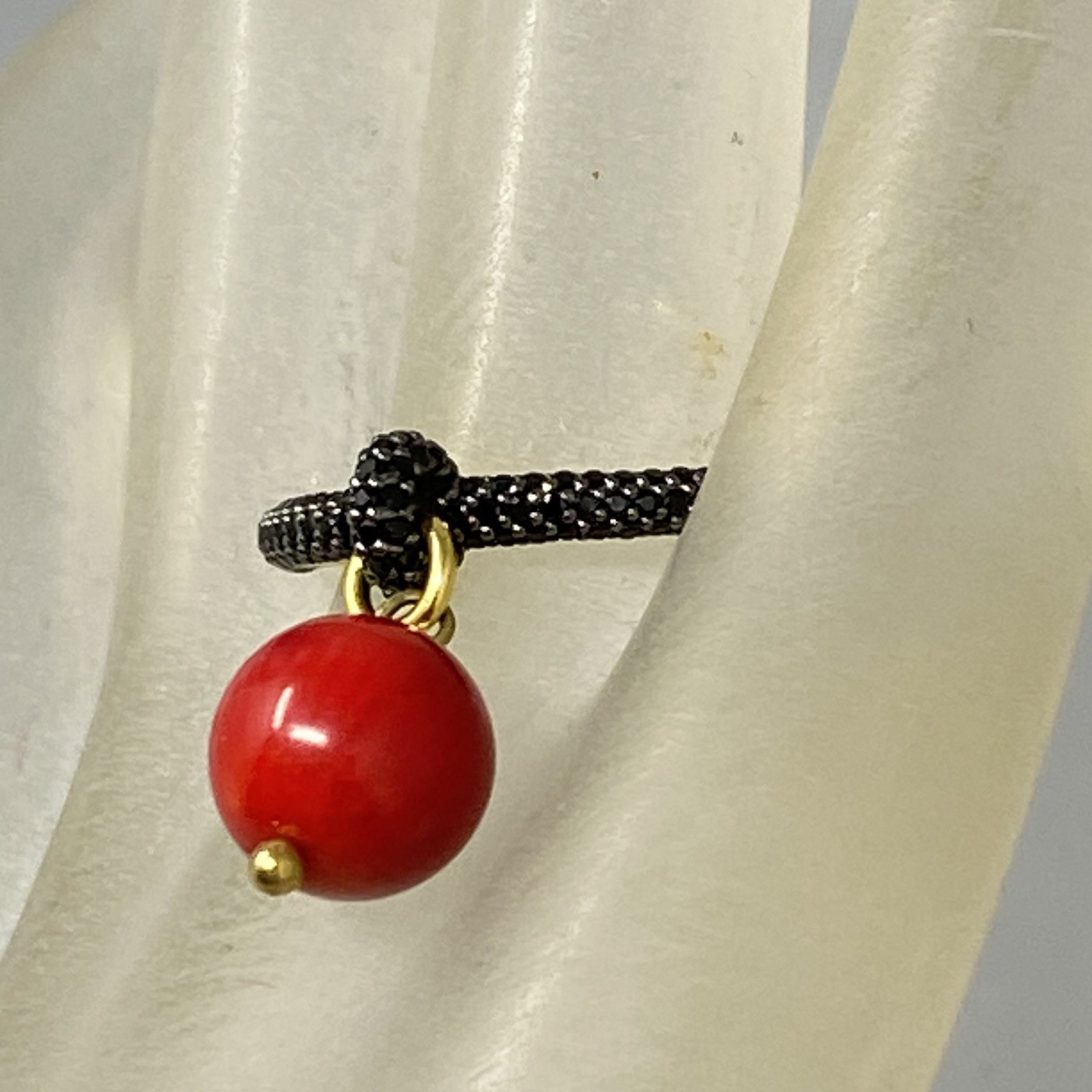 Dangle Bead Cocktail Ring Red Glass Charm Black Gold Tone Metal Band 8