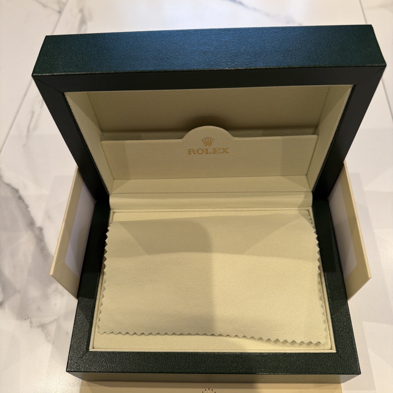 Genuine Rolex Watch Box Medium Size 39139.04 – Oyster M