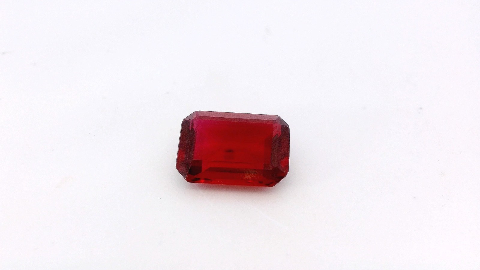 8.07ct Emerald Cut Lab Created Ruby Gemstone 13.7 x 10.1 x 5.05 mm
