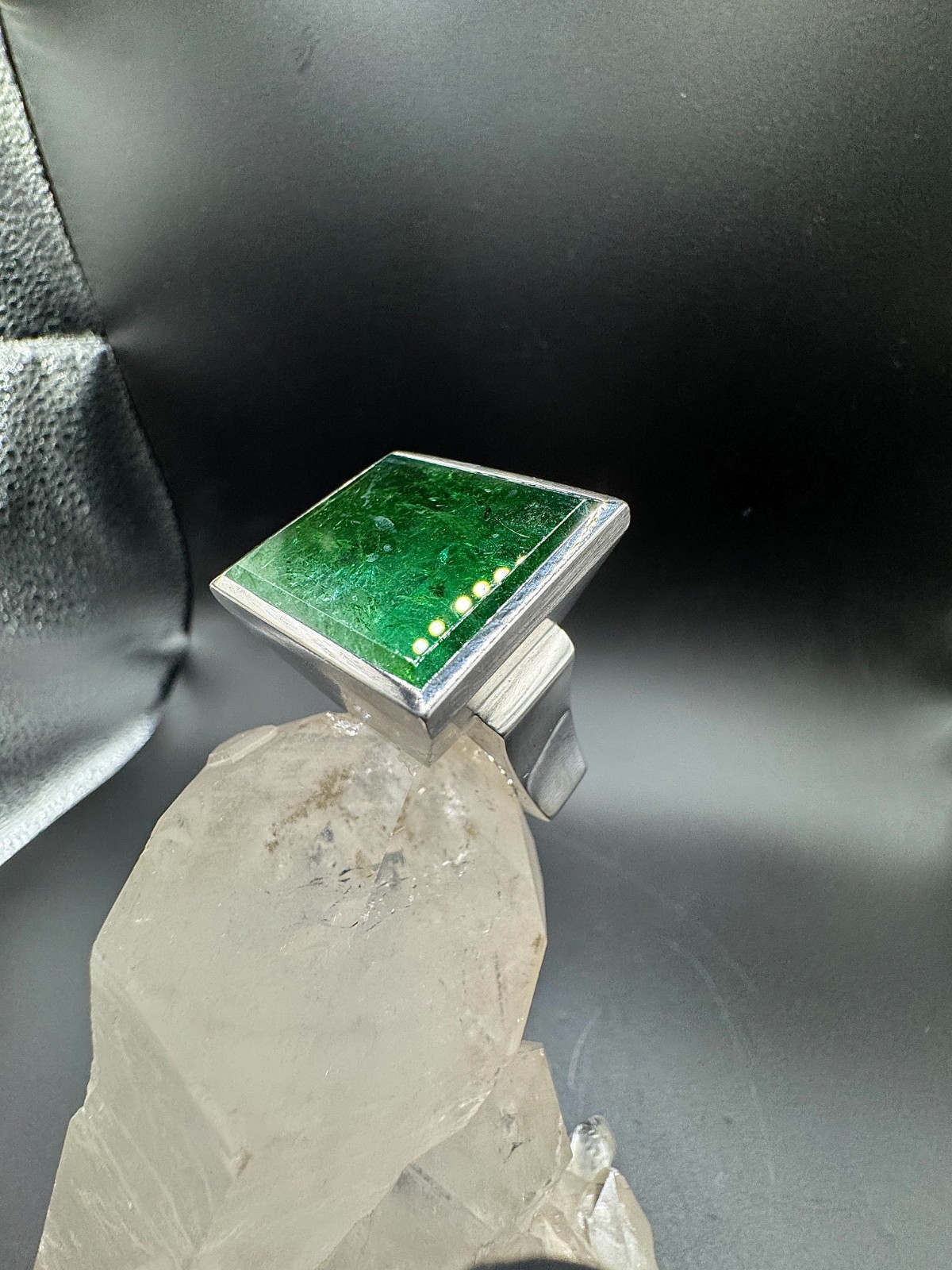 750 Tourmaline Ring in 18ct White Gold with Impressive Tourmaline