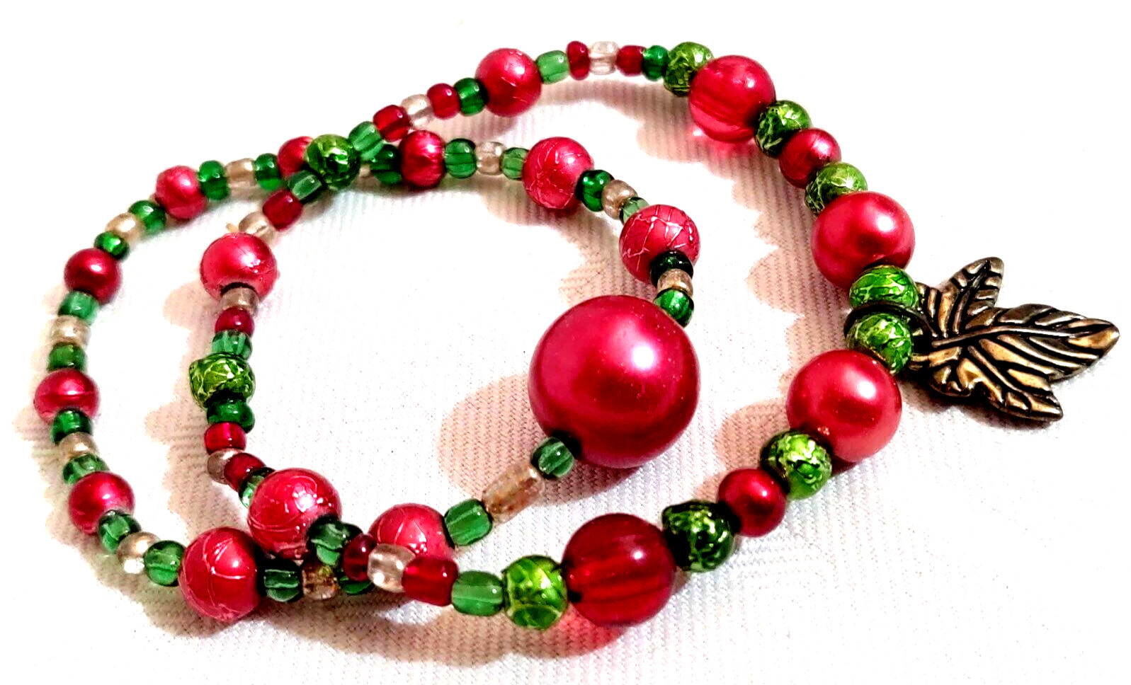 2 Metal Plastic Resin Beads Stretch Bracelets Red Green Christmas Leaf Pair