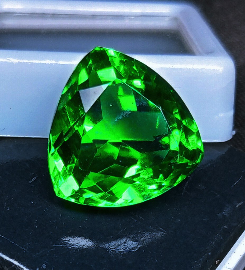 Natural Tsavorite Garnet Trillion Cut Green 12.85 Ct Certified Loose Gemstone