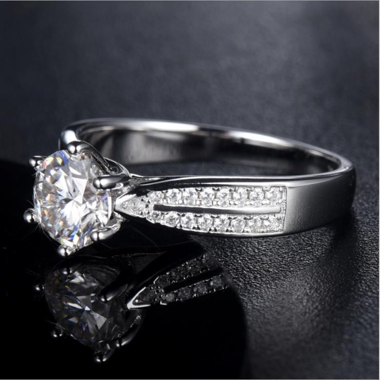 Solid Silver 925 Wedding Engagement Ring Round Cut Cubic Zirconia Stones 5A+