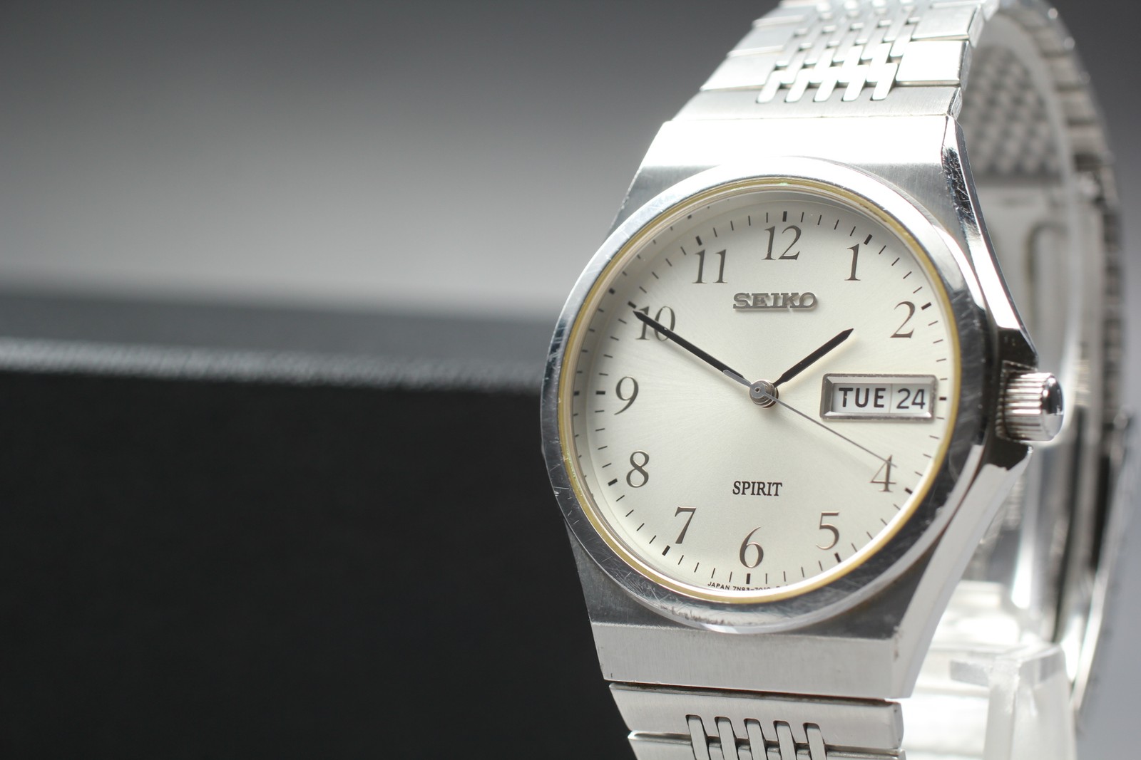 Vtg 2002 N MINT Seiko Spirit 7N93-7000 Quartz Day/Date HAQ Mens Watch From JAPAN