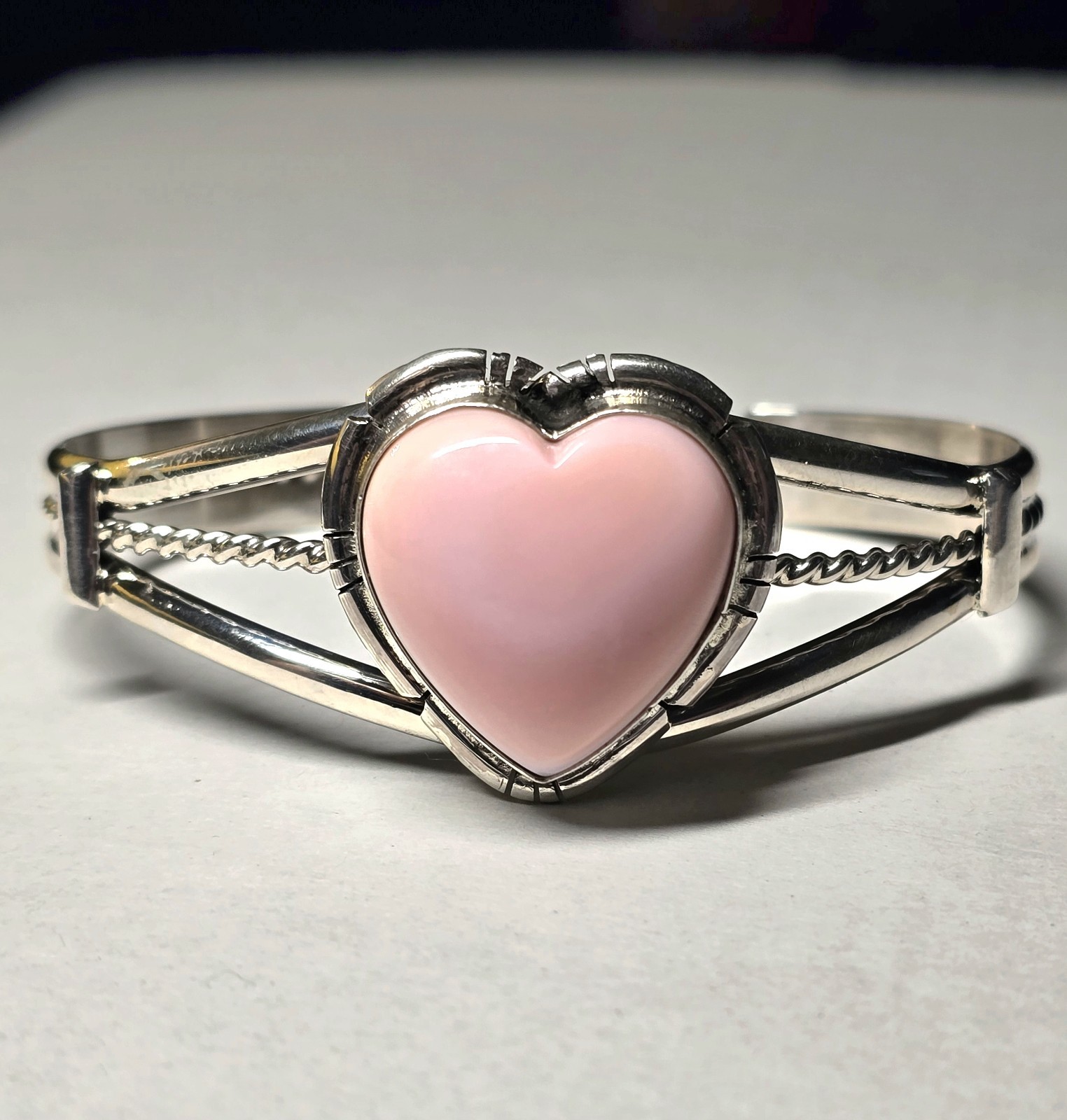 Navajo Sterling Silver Pink Conch Shell Heart Cuff Bracelet 925 Signed SE