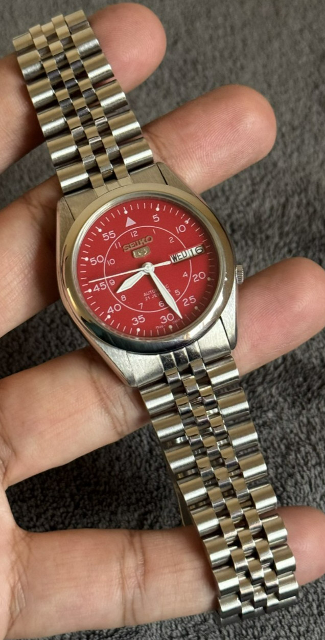 Seiko 5 Automatic 7S26-064R Red Dial Day-Date 21 Jewels Men’s Vintage Watch