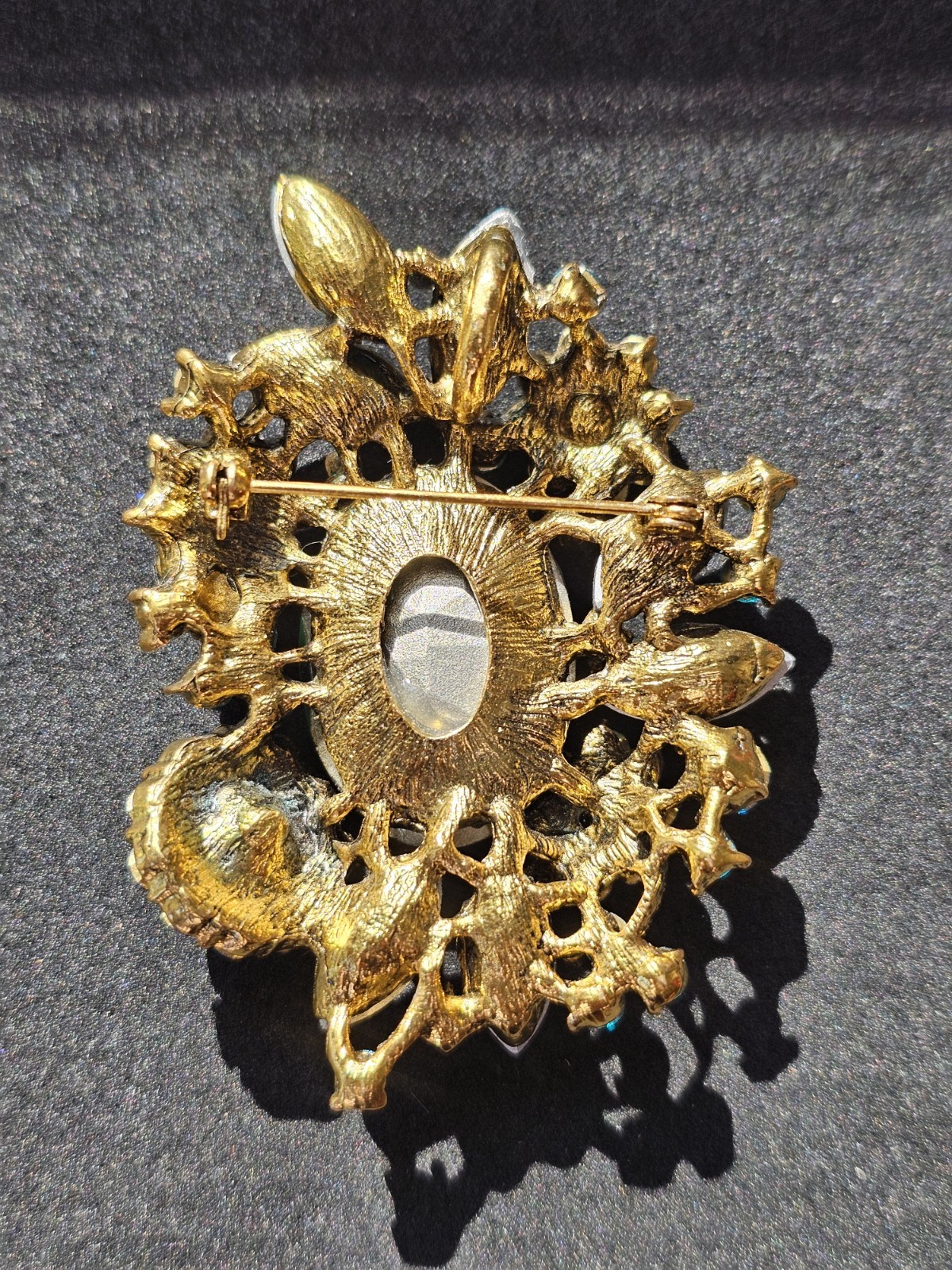 Large Brooch/Pendant Rhinestones Shades Of Blues Sparkling Bling Fashion Jewelry