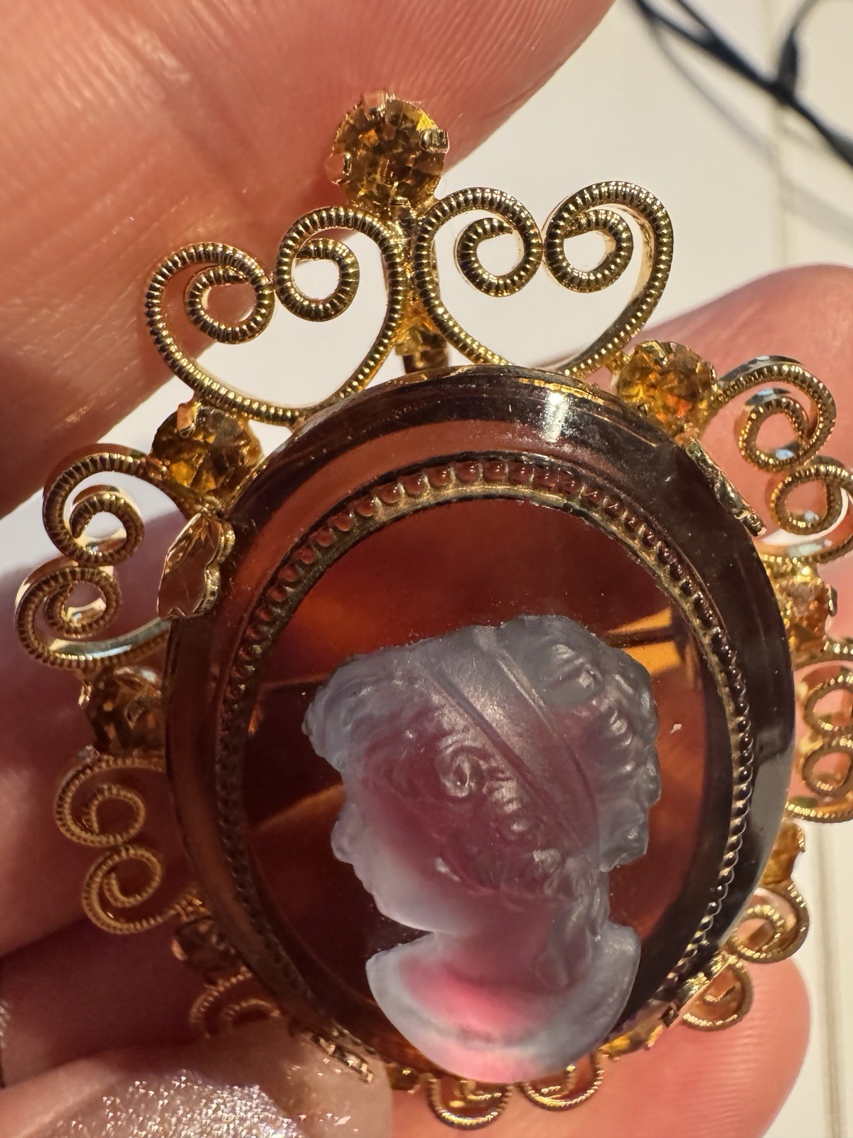Confirmed Vintage JULIANA Cameo For CELEBRITY NY Brooch / Pendent & Earings Set