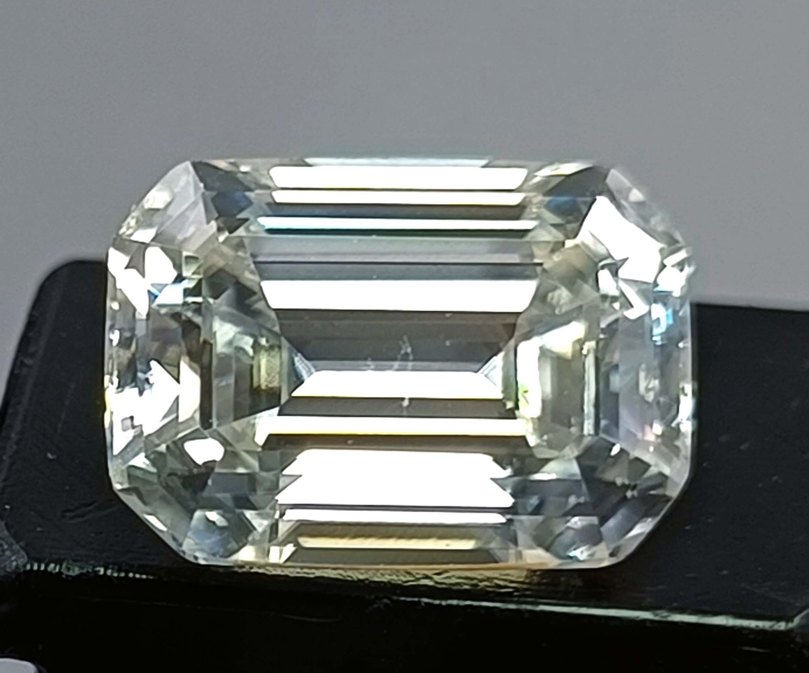 VSSI White Diamond ‘D’ Color 2.4 Ct VVS1 Loose Emerald Cut IGL Loose Gems 5AJU