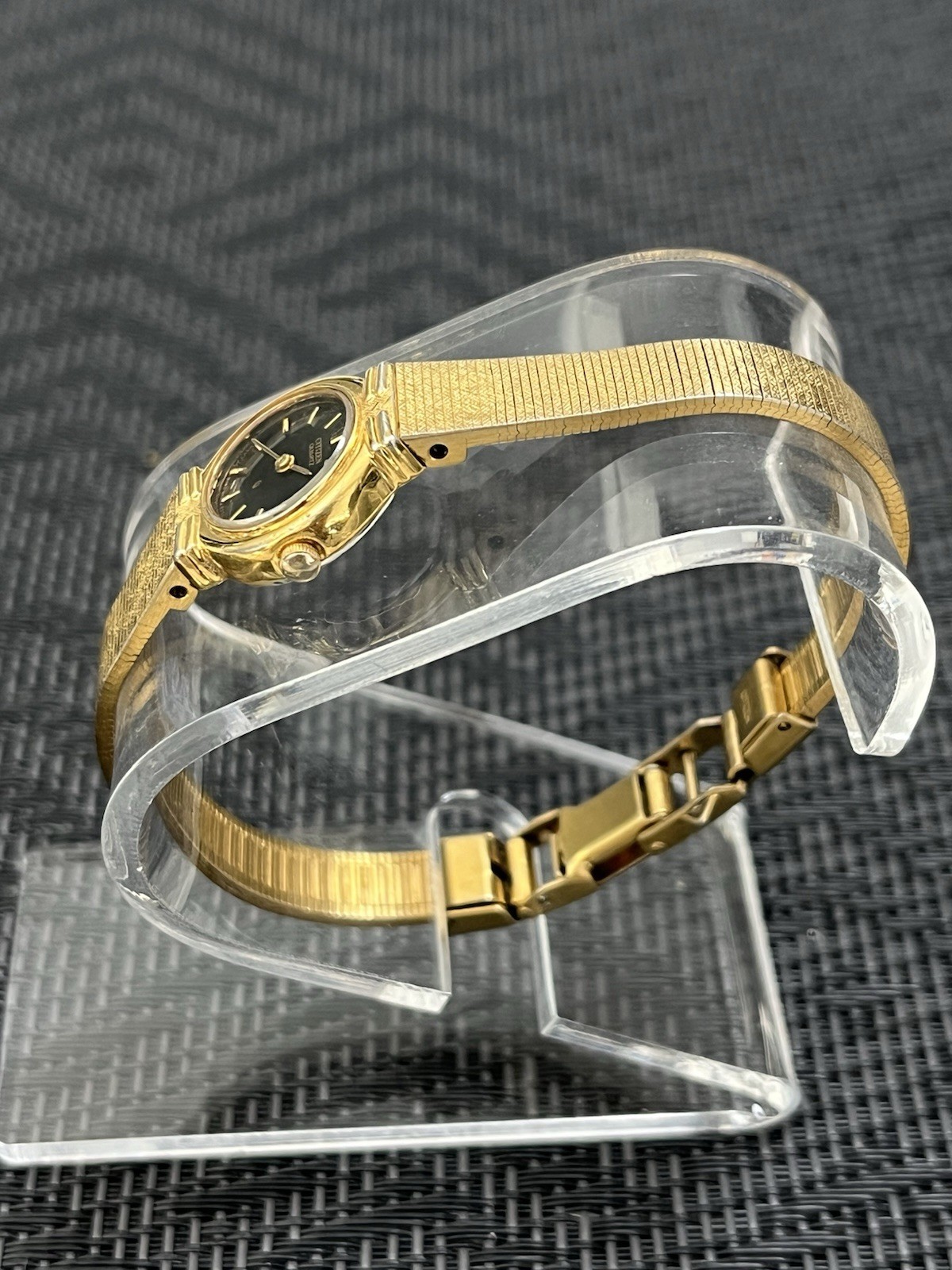 Vintage Citizen Ladies Quartz Watch – Black Dial – October 1986