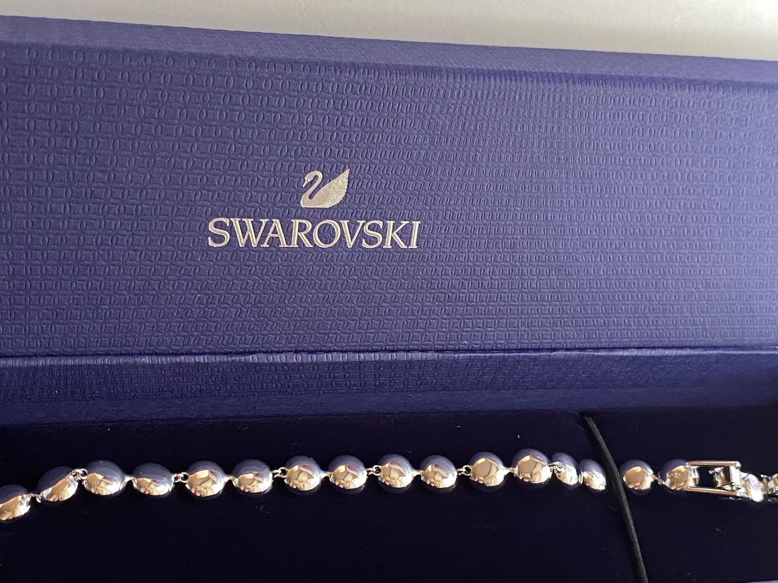 Vintage New Swarovski Una Angelic Emerald Green Crystal Round Cut Pave Bracelet