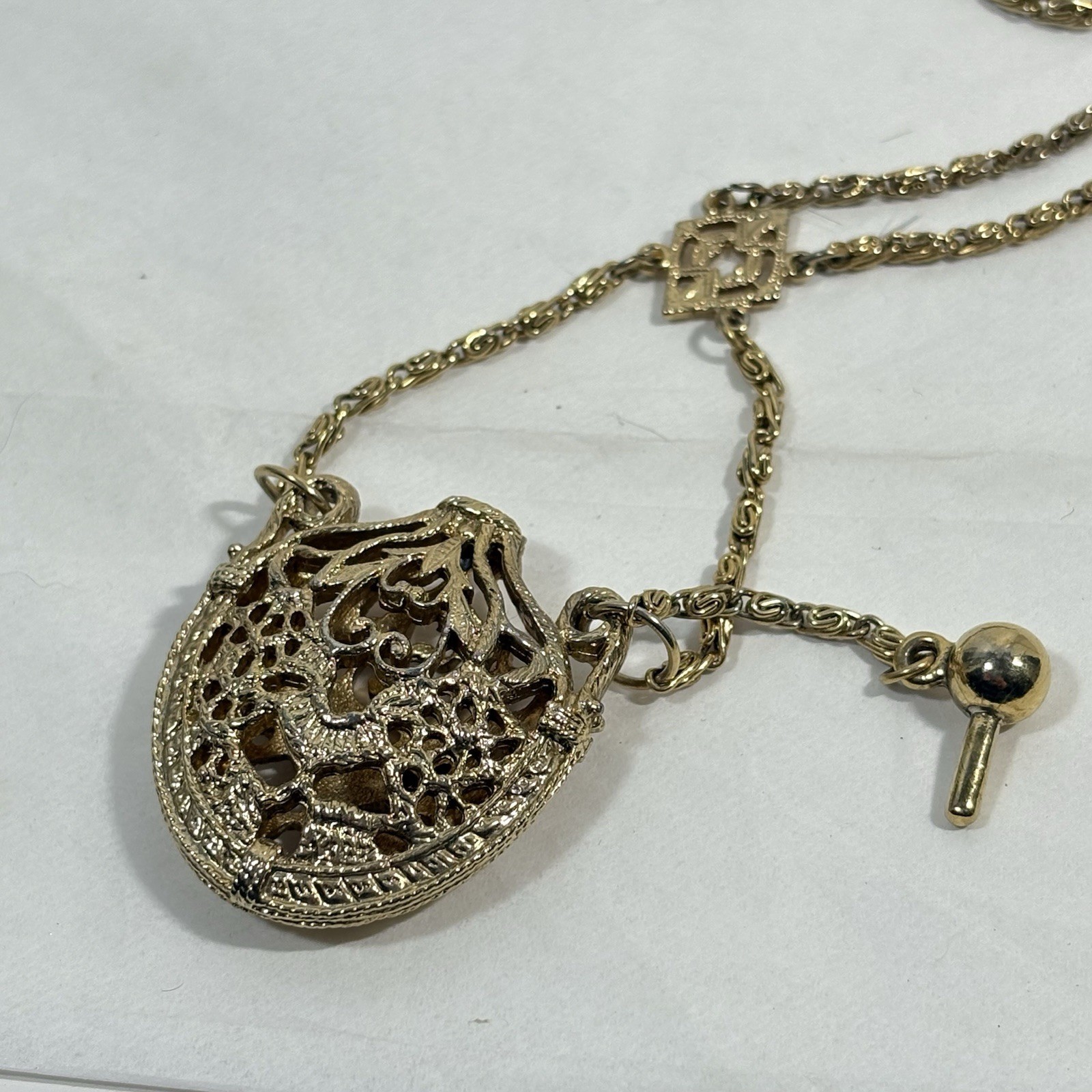 1928 Brand Art Nouveau Style Filigree Poison Flask Pendant Necklace Gold Tn 26″
