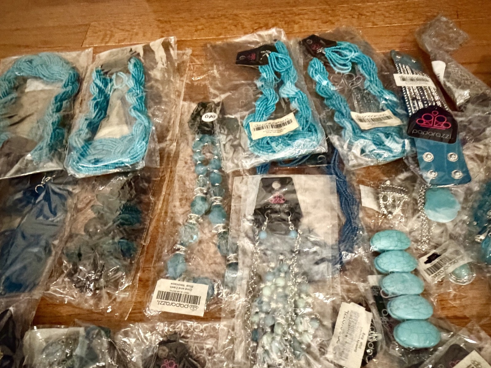 Paparazzi Jewelry lot bulk of 120 pieces (50 cents per piece)