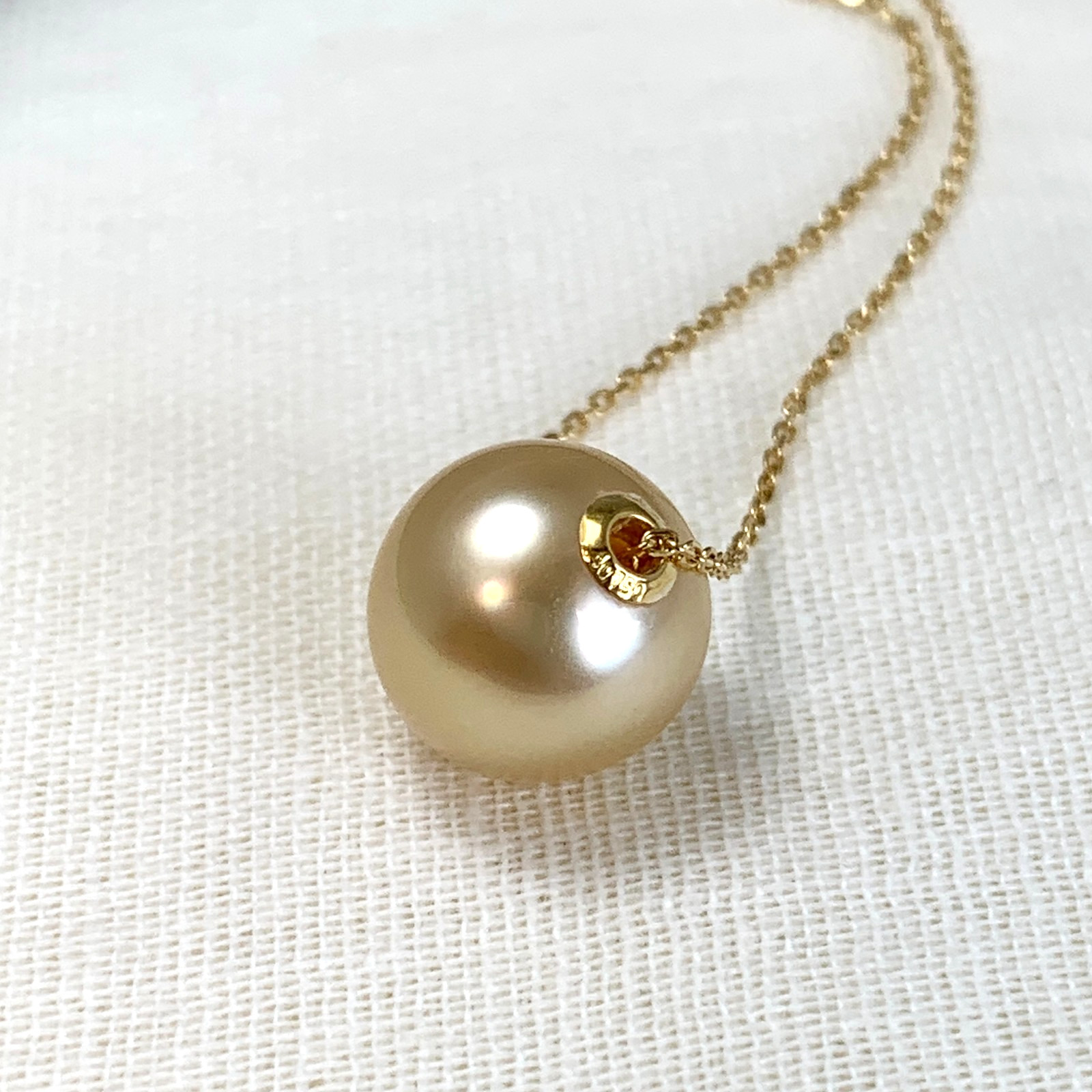 10.6mm Round Gold South sea pearl Pendant Necklace 18Kt Yellow Gold,17″