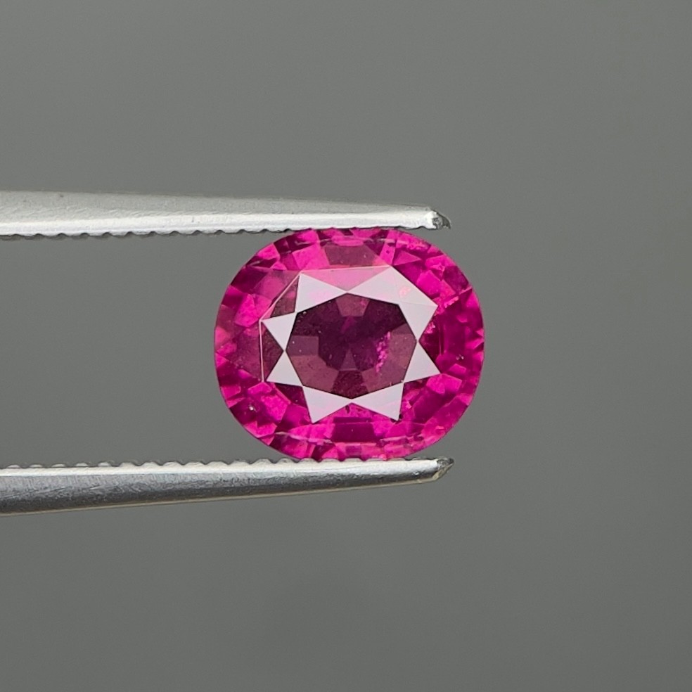 Natural Rhodolite 1.65 ct / Madagascar