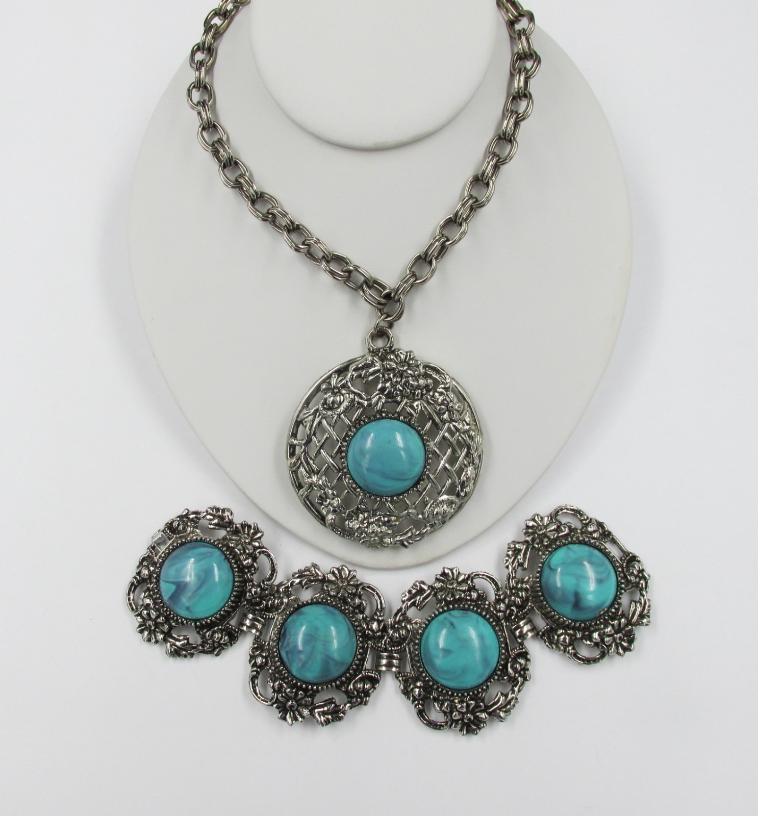 Faux Turquoise Cabochon Chunky Silver Tone Medalion Necklace Bracelet Set