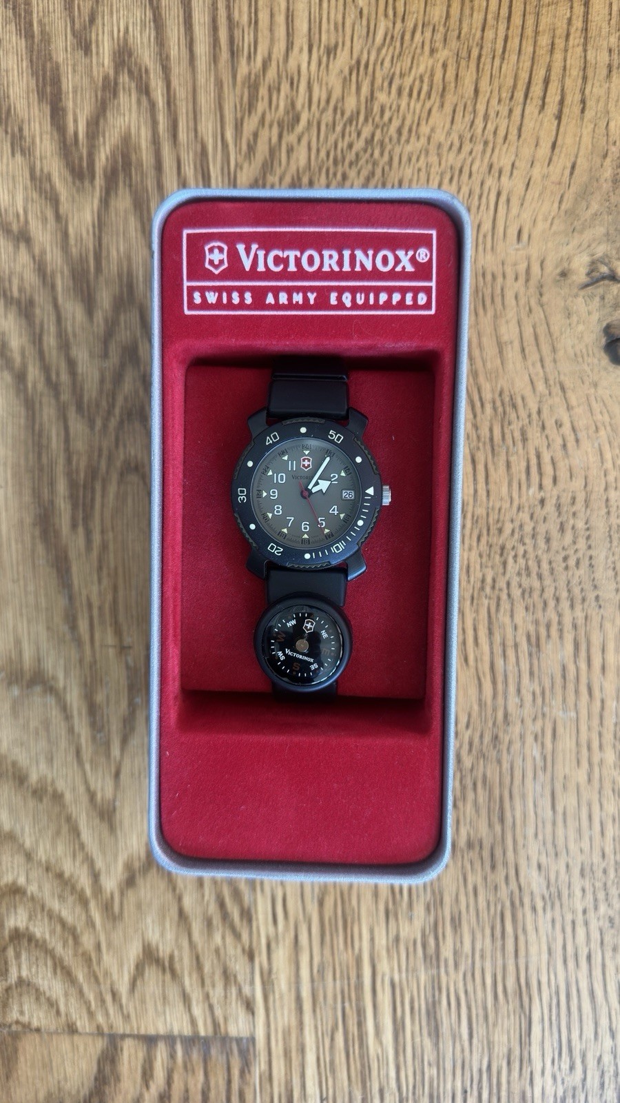 New Vintage 90s Victorinox Base Camp Watch model 35088 khaki swiss army NOS