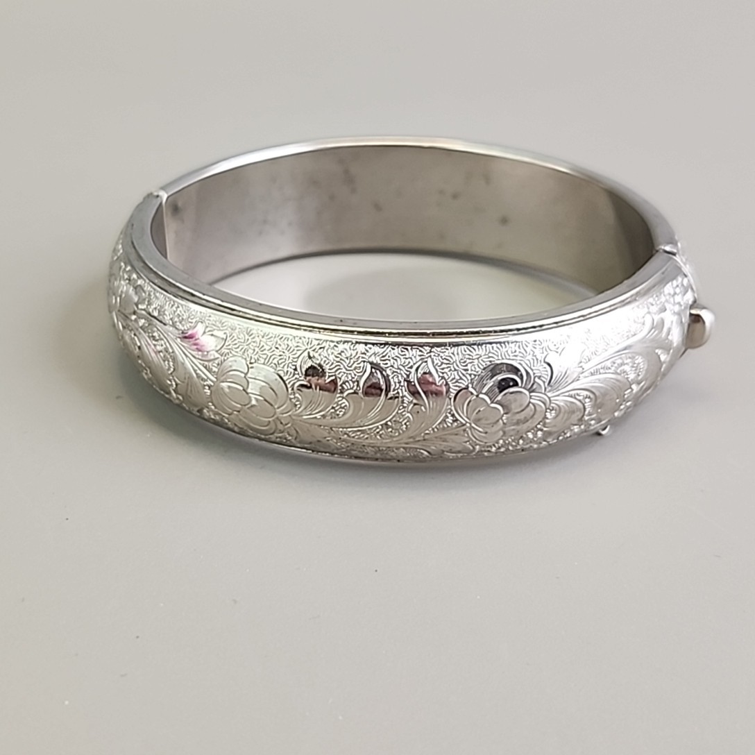 Vintage Etched Bangle Bracelet 14mm Hinged Puffy Silver Tone Push Lock 6.5″