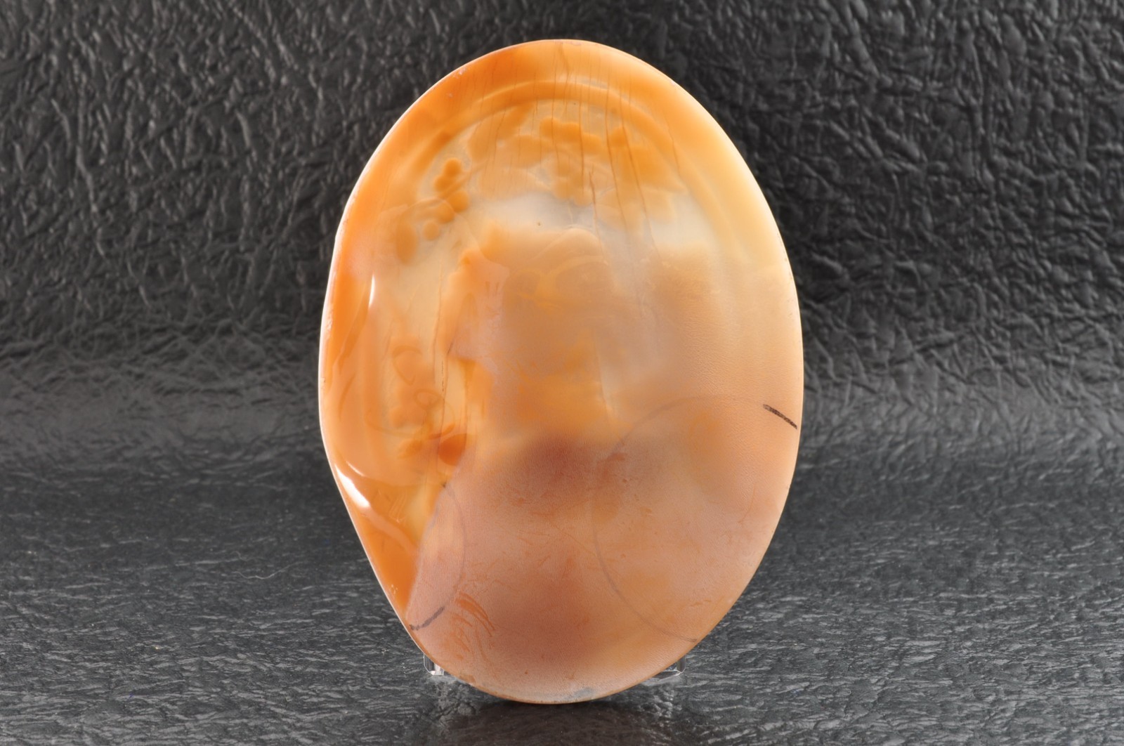 4 items , vintage shell cameo White and brown color (Total 296.0ct) with case.