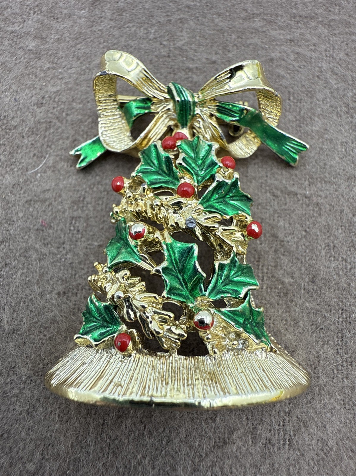 Gerry’s Signed Christmas Pin Bell w/ Holly and Ribbon 2″