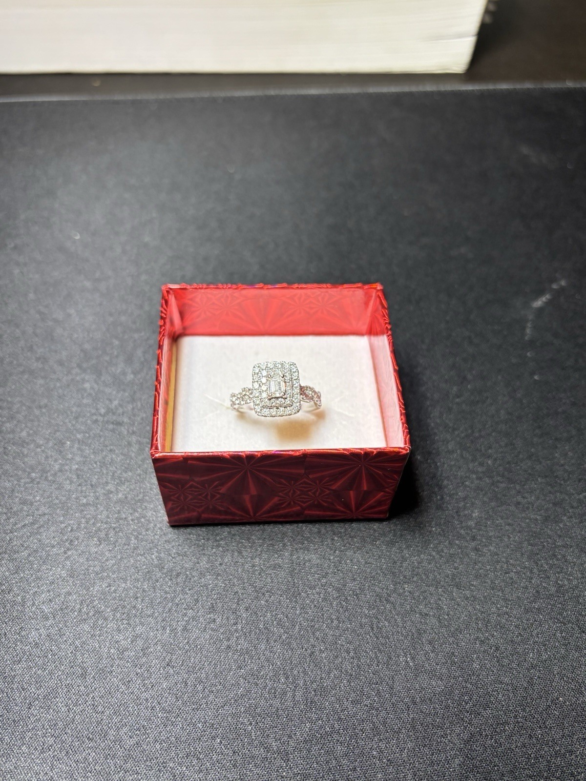 10KT WHITE GOLD LADY’S DIAMOND EMERALD /ROUND RING 1.50CTW G-H VS2/SI1