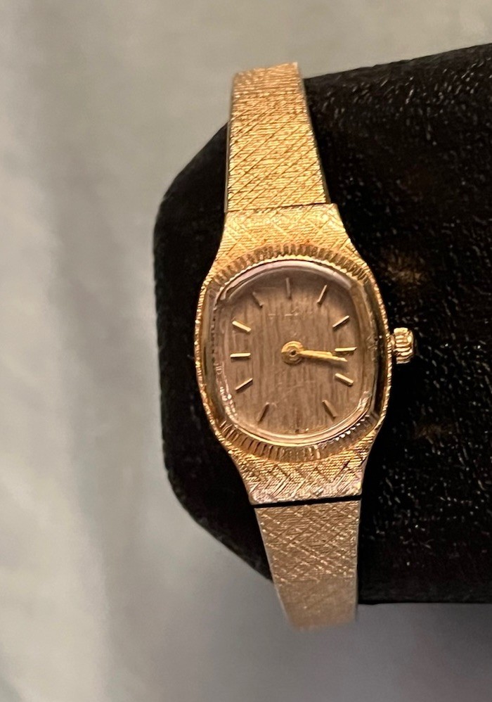 Vintage 1983 Bulova Ladies Gold Tone Goddess Of Time Watch Women’s