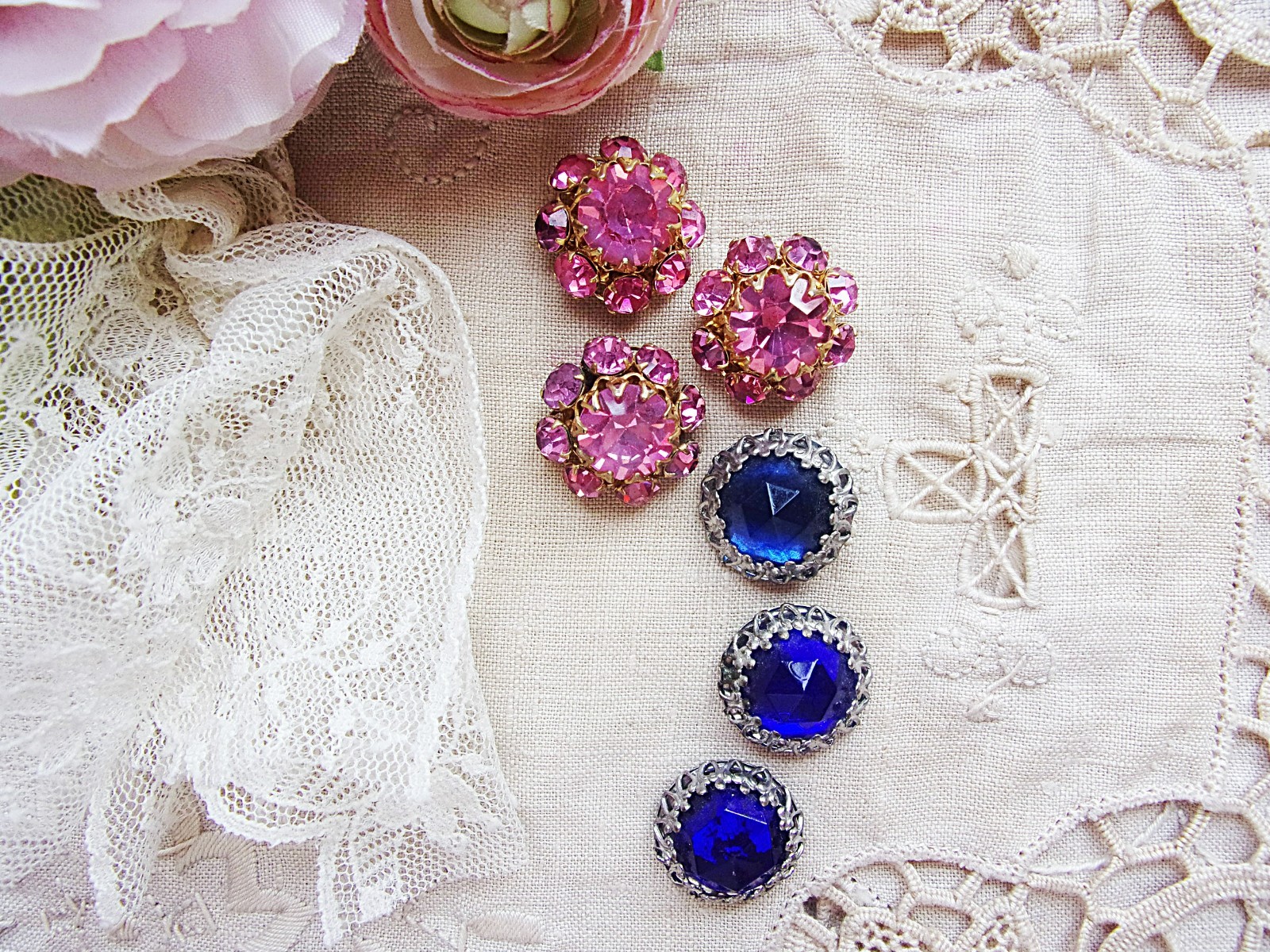 6 Beautiful Pink & Goldtone Saphire (faux) Rhinestones w/ silvertone – flowers
