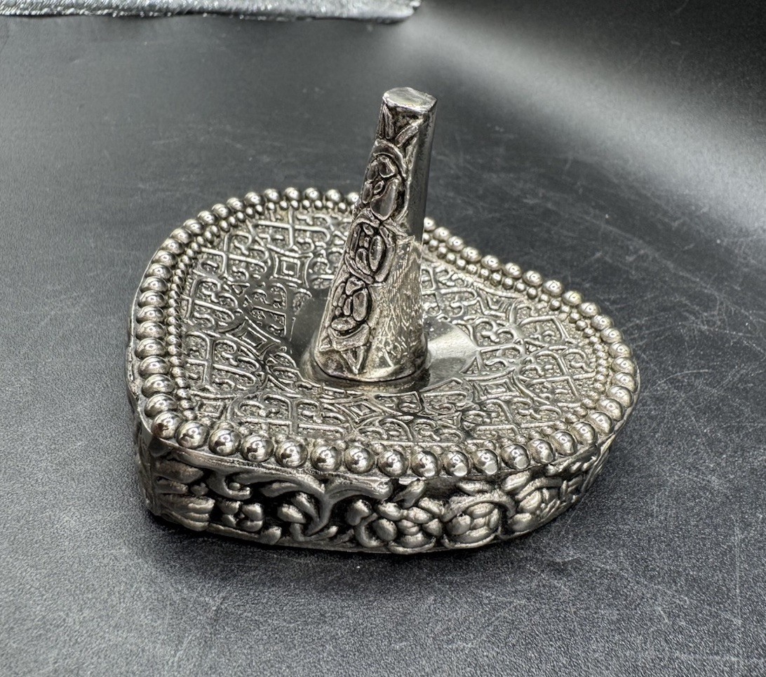 International Silver Company Heart Shaped Silver Plated Ring Holder Vtg Ornate