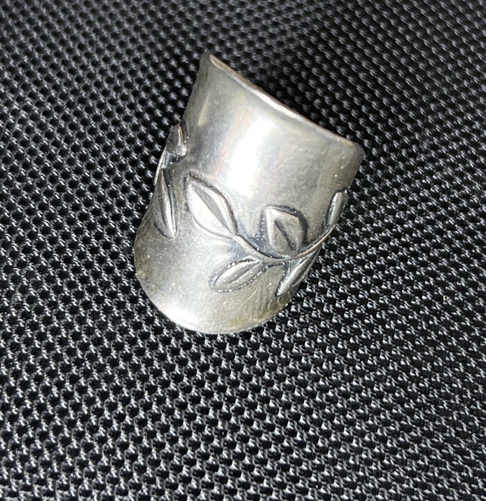 Paz creations sterling silver ring marked 925 Pz Sz 7 leaf design Made In Israel