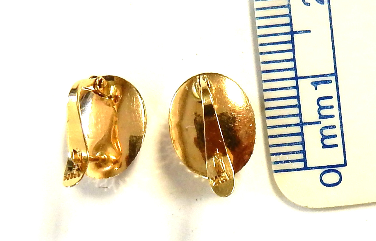 14K Yellow Gold Lined Laser Cut Black Onyx English Lock Earrings 11x9mm