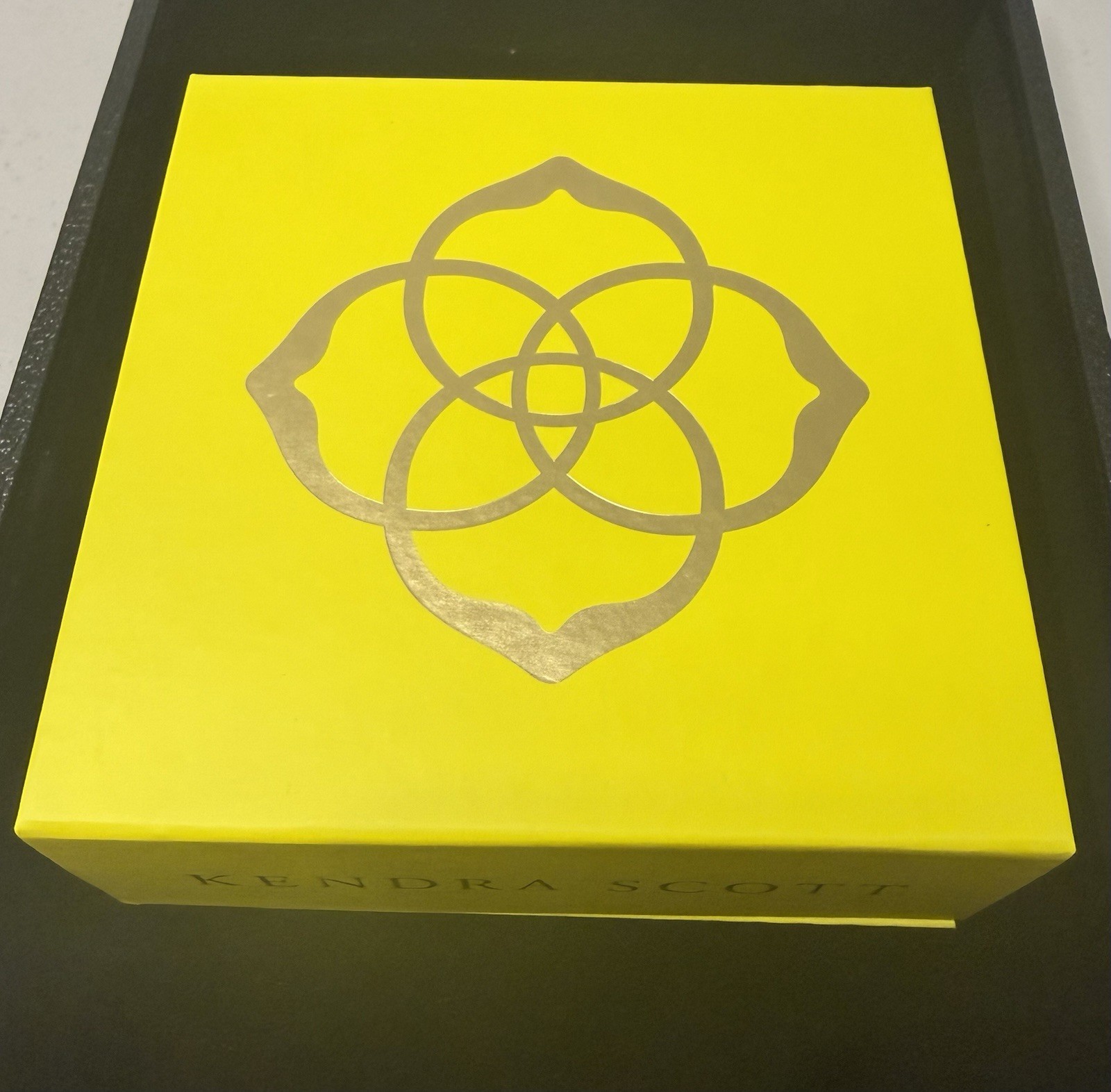 Kendra Scott Elisa Gold Pendant Necklace in Orange Citrine Quartz- New In Box