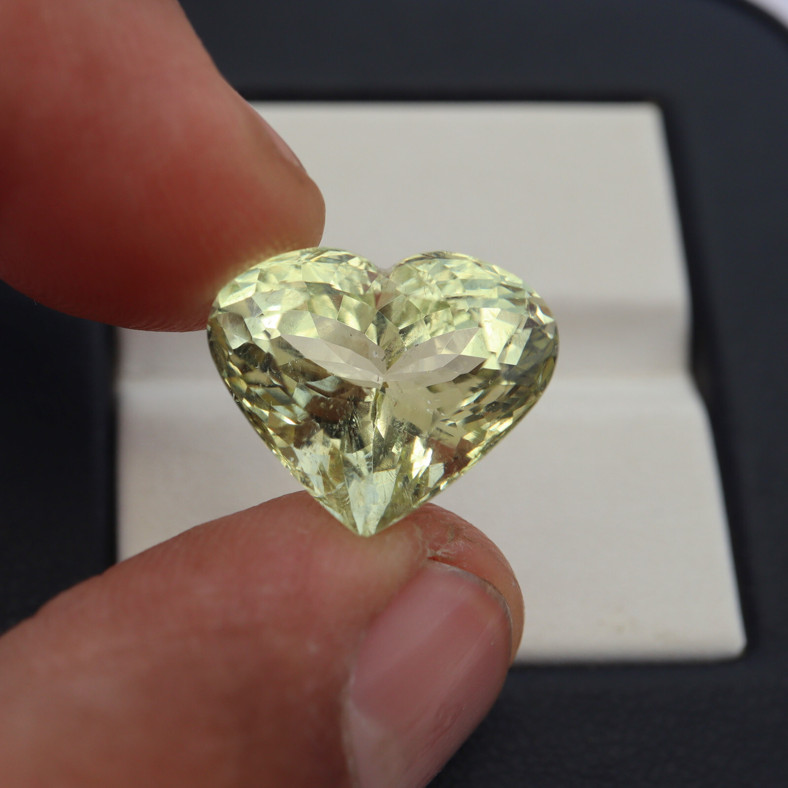 10.7 Cts 13.2×15.9 MM Natural Heliodor Aquamarine Faceted Heart Gemstone