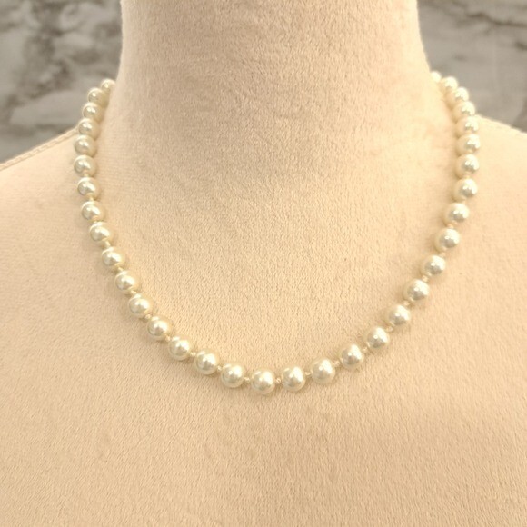 Women’s Faux Pearls Choker Necklace White/Beige 8 in + 3 in of extension