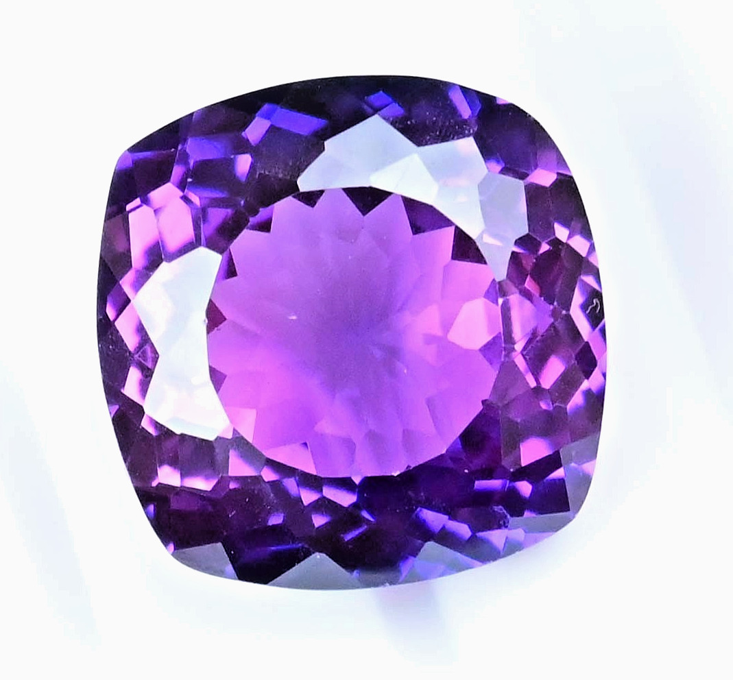 Very Clean Natural Purple Pink Tanzanite 21.25 Ct Certified Flawless Gemstone
