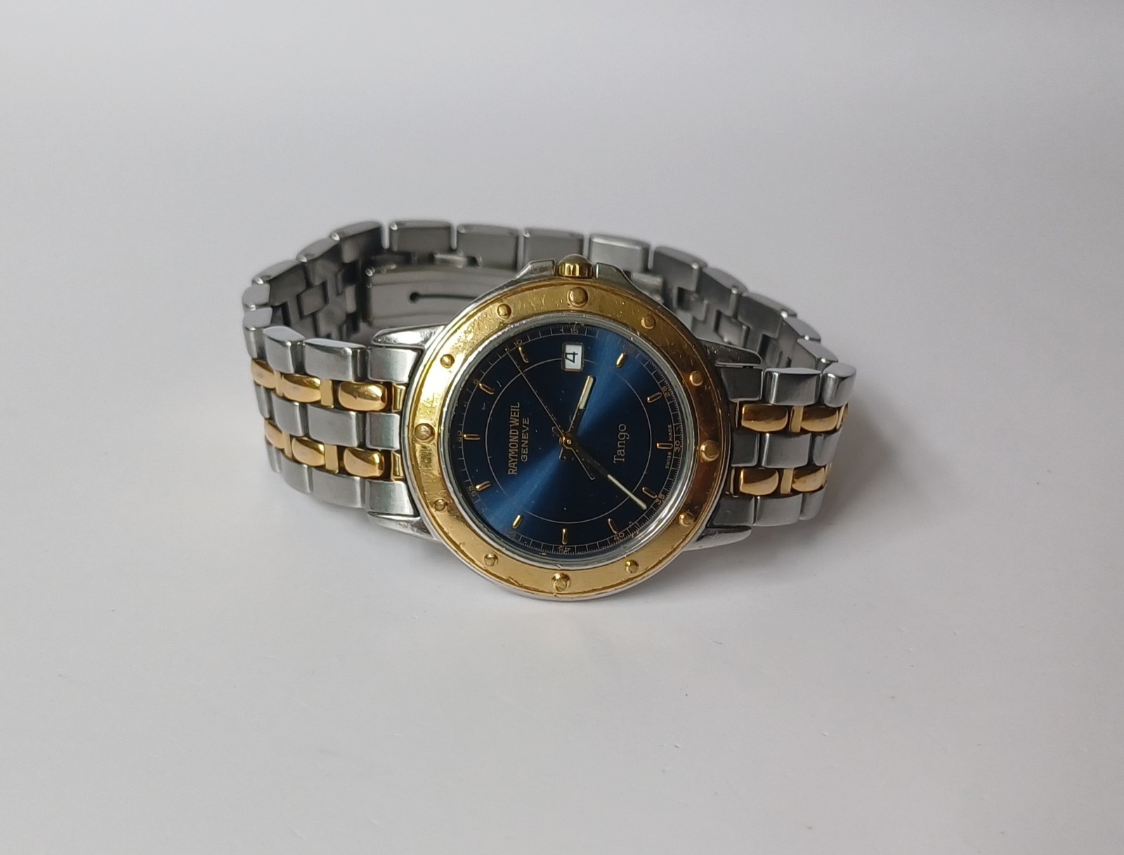 Raymond Weil 5560 Gents Two Tone Blue Dial Sapphire Crystal Quartz Watch, 34 mm