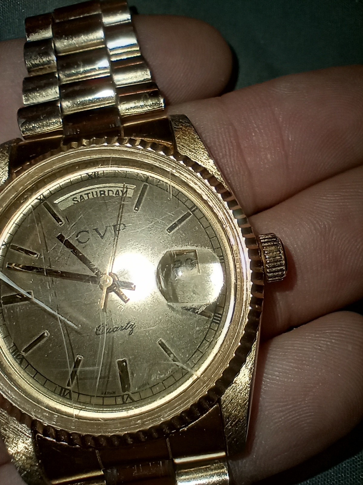 CVP Mens Gold Quartz Day/Date Watch -S-Steel/Day-Date Indicator Cyclops Window