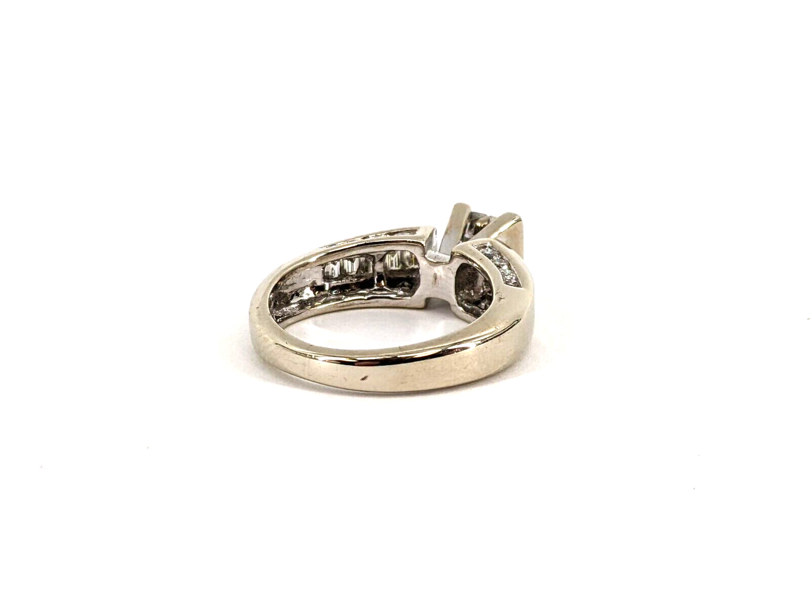 14KT White Gold 4.90 Grams Diamond Engagement Ring (1cttw Approx.) Size 4.5