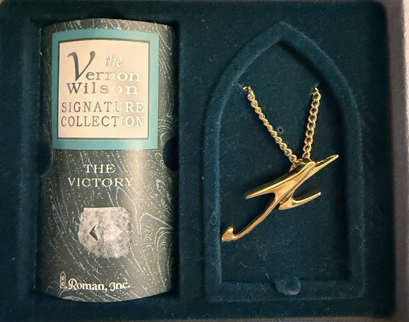 Vintage 1997 Vernon Wilson The Victory JC Christian Necklace Boxed Roman Inc