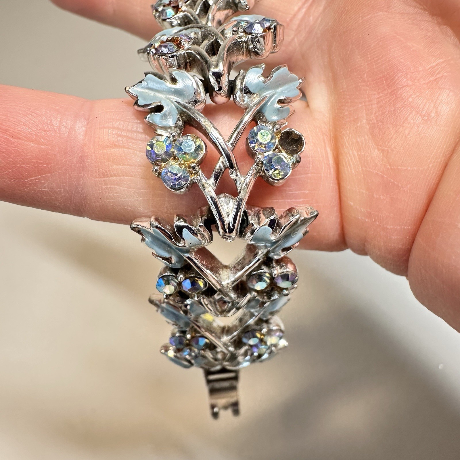 Vtg Coro Silvertone Dinner Bracelet Blue enamel Leaves & Aurora Borealis Berries