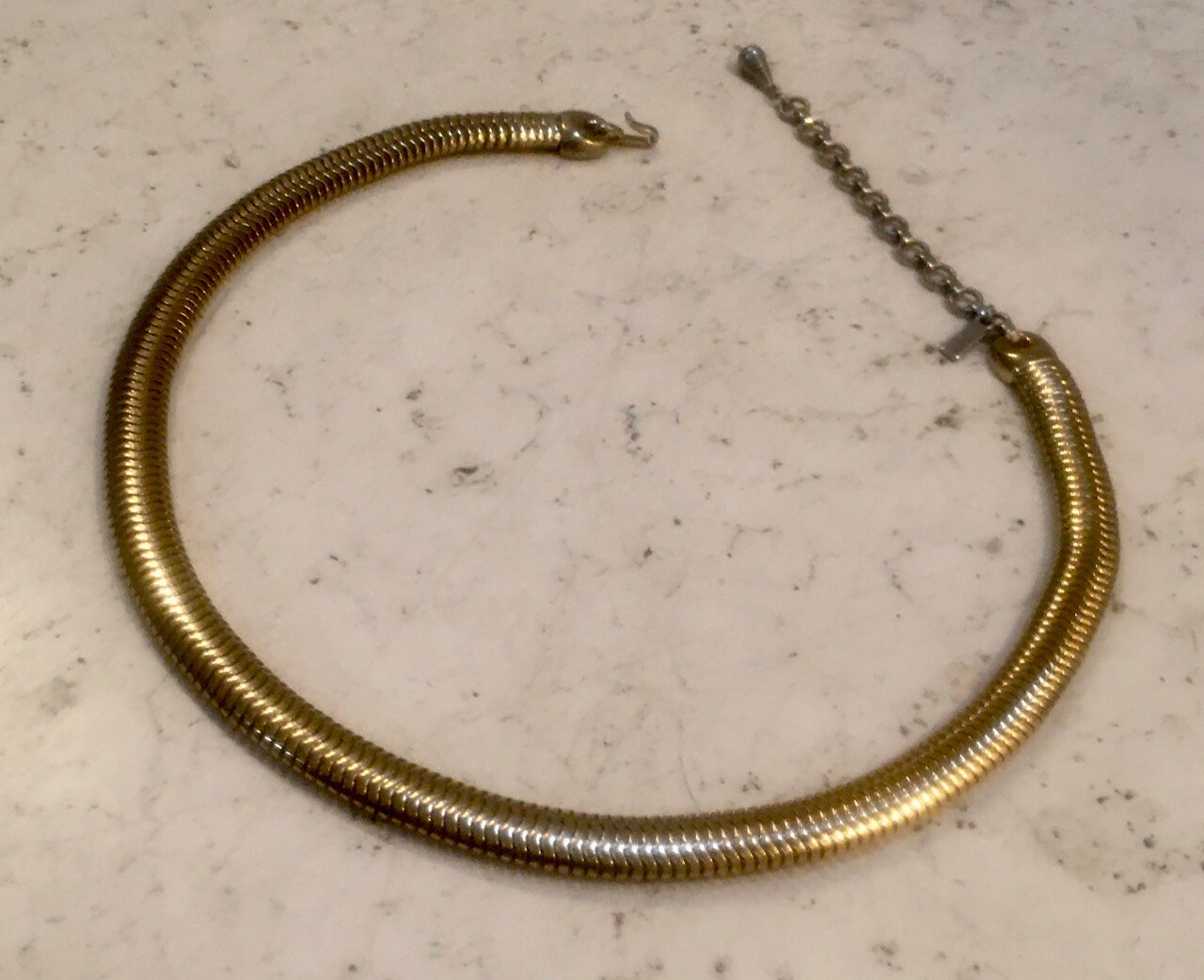 Beautiful 14″ Vintage Signed MONET Flexible Chain NECKLACE with Hook Clasp
