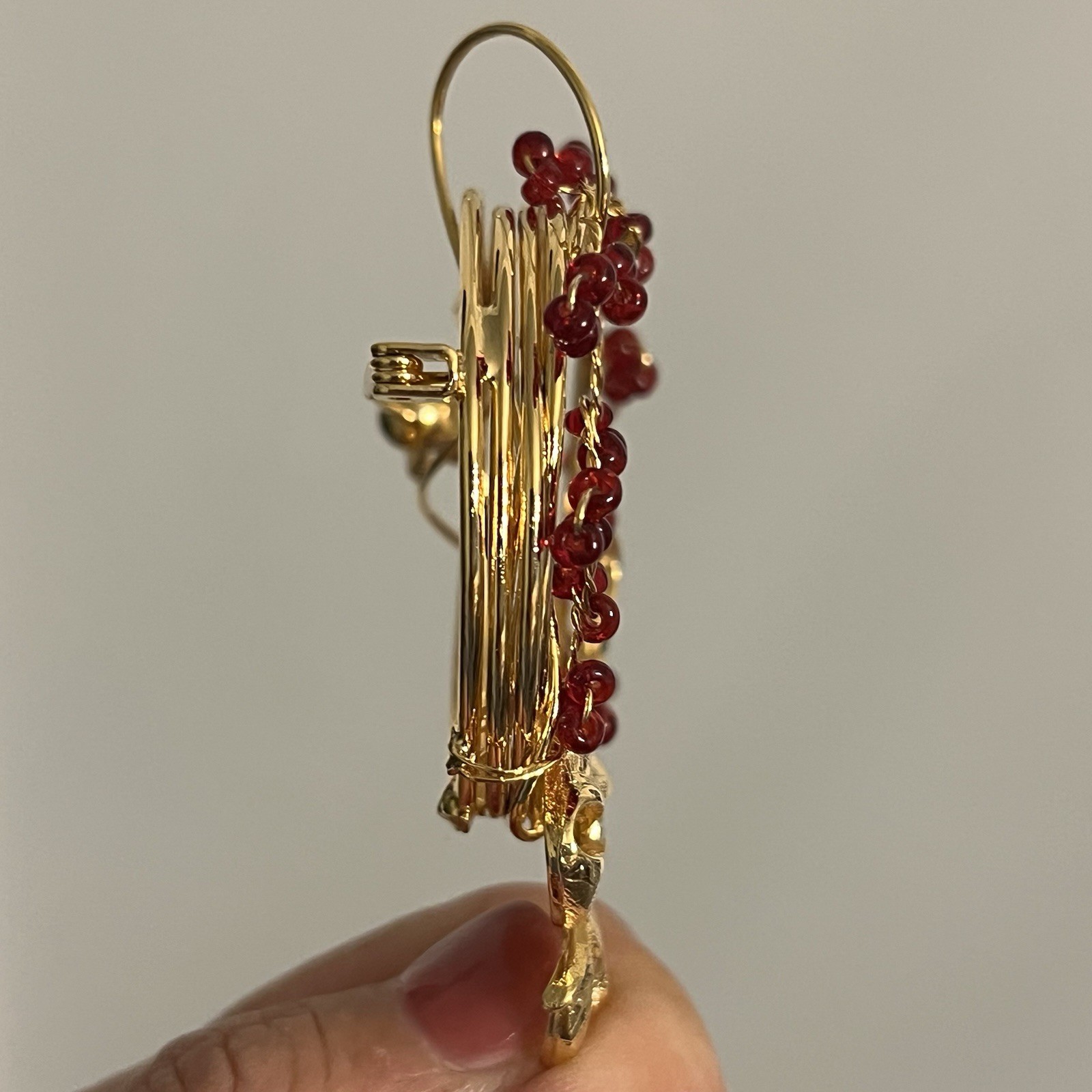 Christmas Holiday Wreath Ring Crystal Like Beaded Berries 2.5″