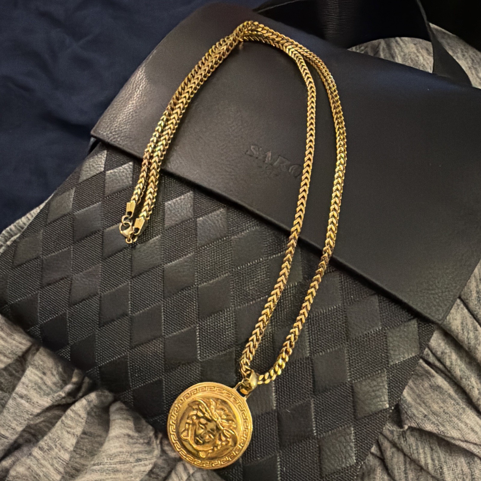 Gold Stainless Steel Curb Chain Necklace Round Medallion Pendant Lobster 16 inch