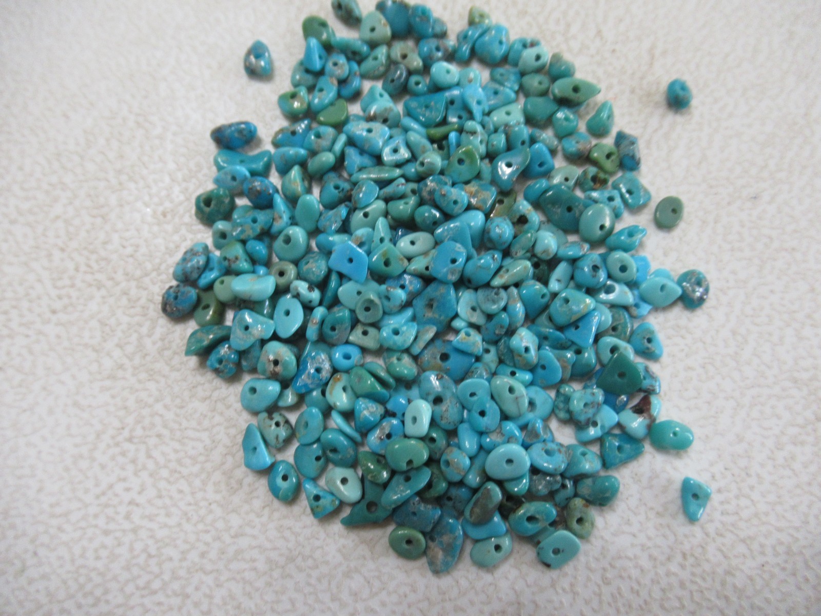 KINGMAN TURQUOISE DRILLED NUGGETS 1/2 OZ 3 X 2mm to 7 X 4mm STABILIZED #787