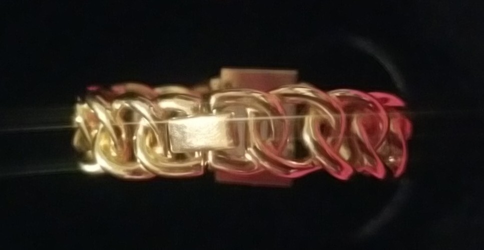 THE FRANKLIN MINT Women’s Gold Tone Swiss Movement 26 mm Wide 18 mm Long
